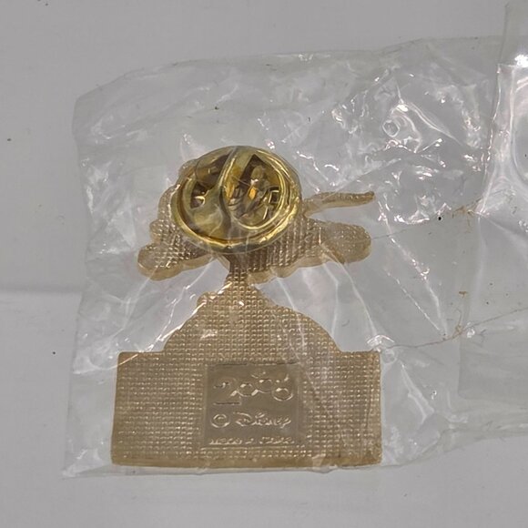 WDCC Mickey Mouse Thru the Mirror on Top of the World Sculpture with Cloisonné P - Picture 5 of 9